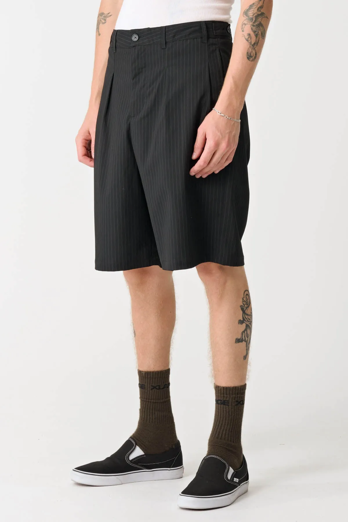 AMPLIFY PLEATED SHORT - BLACK STRIPE
