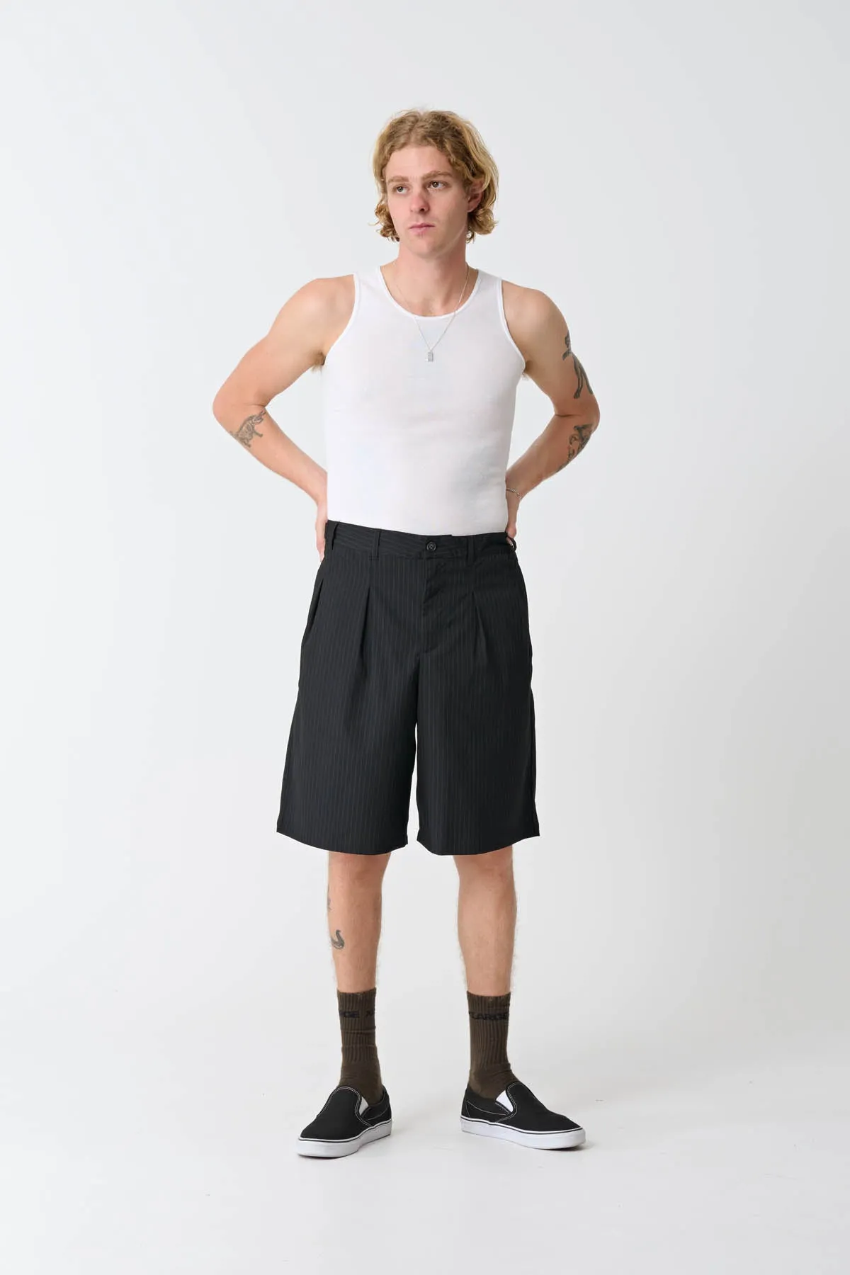 AMPLIFY PLEATED SHORT - BLACK STRIPE