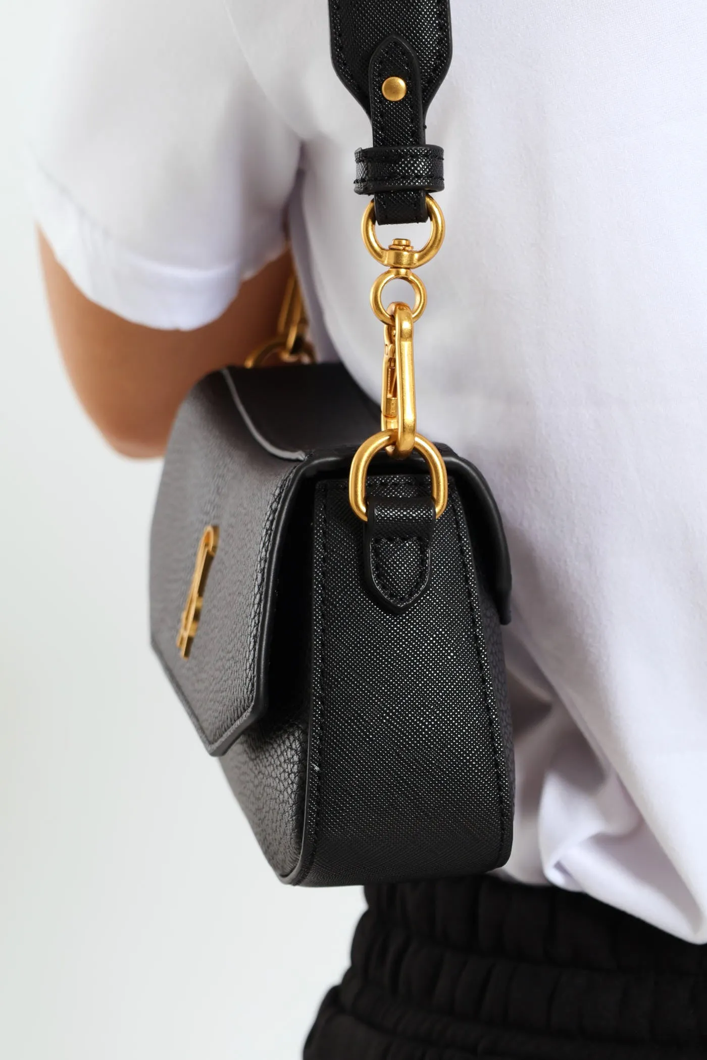 Btaiga Crossbody Bag - Black