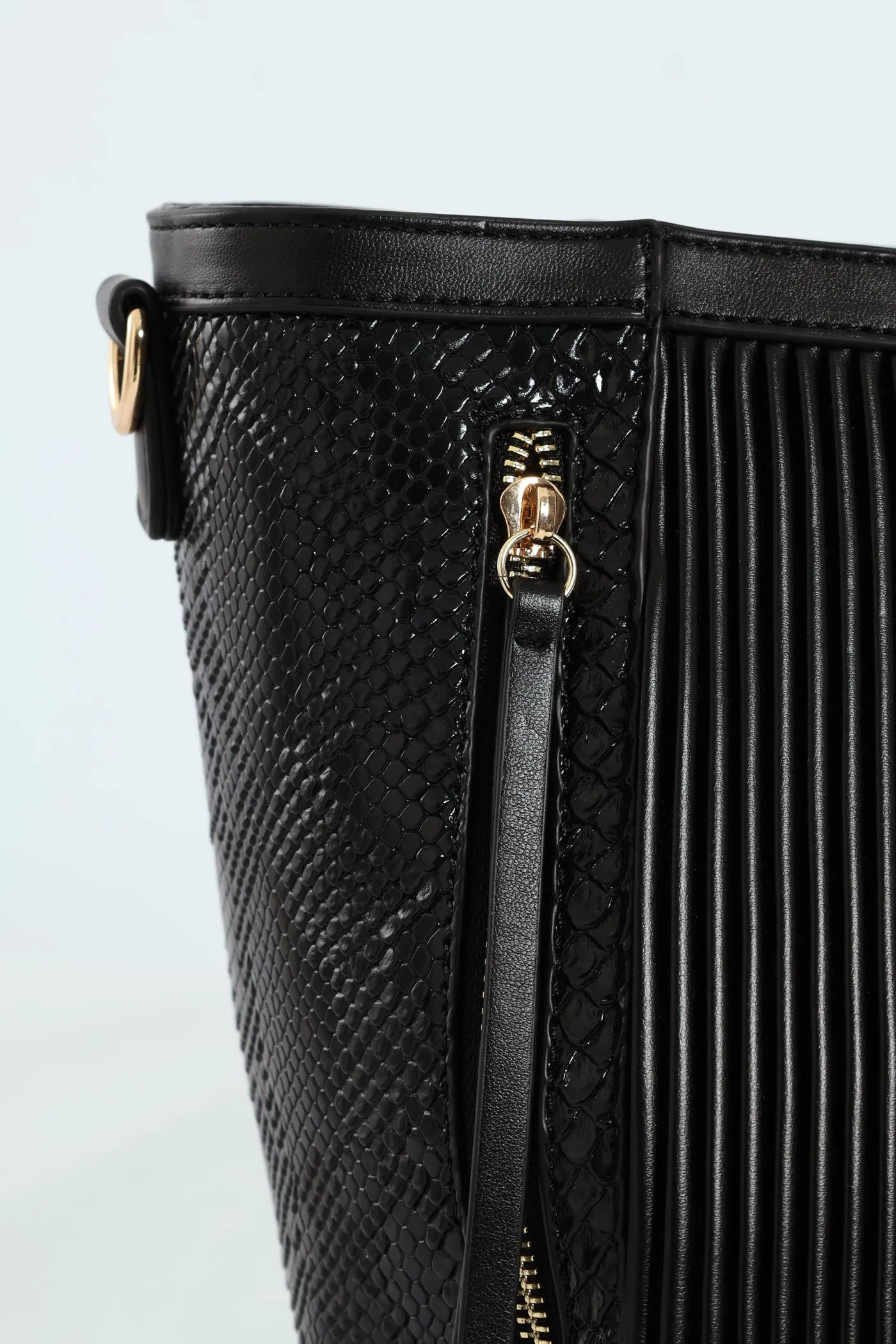 Handbag With Front Chain - Black