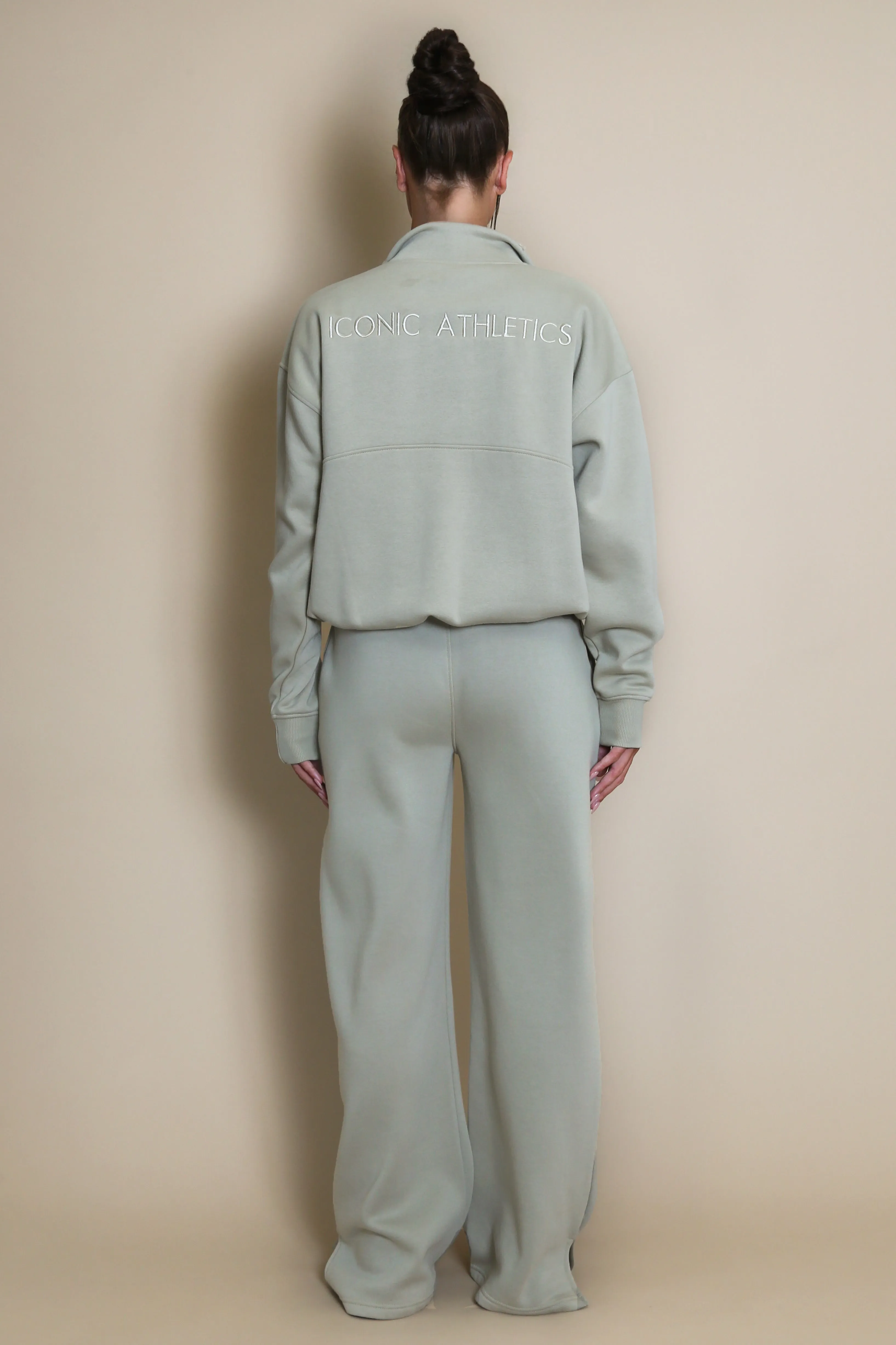 Iconic Athletics Half Zip Pull Over Sweatshirt In Sage Green