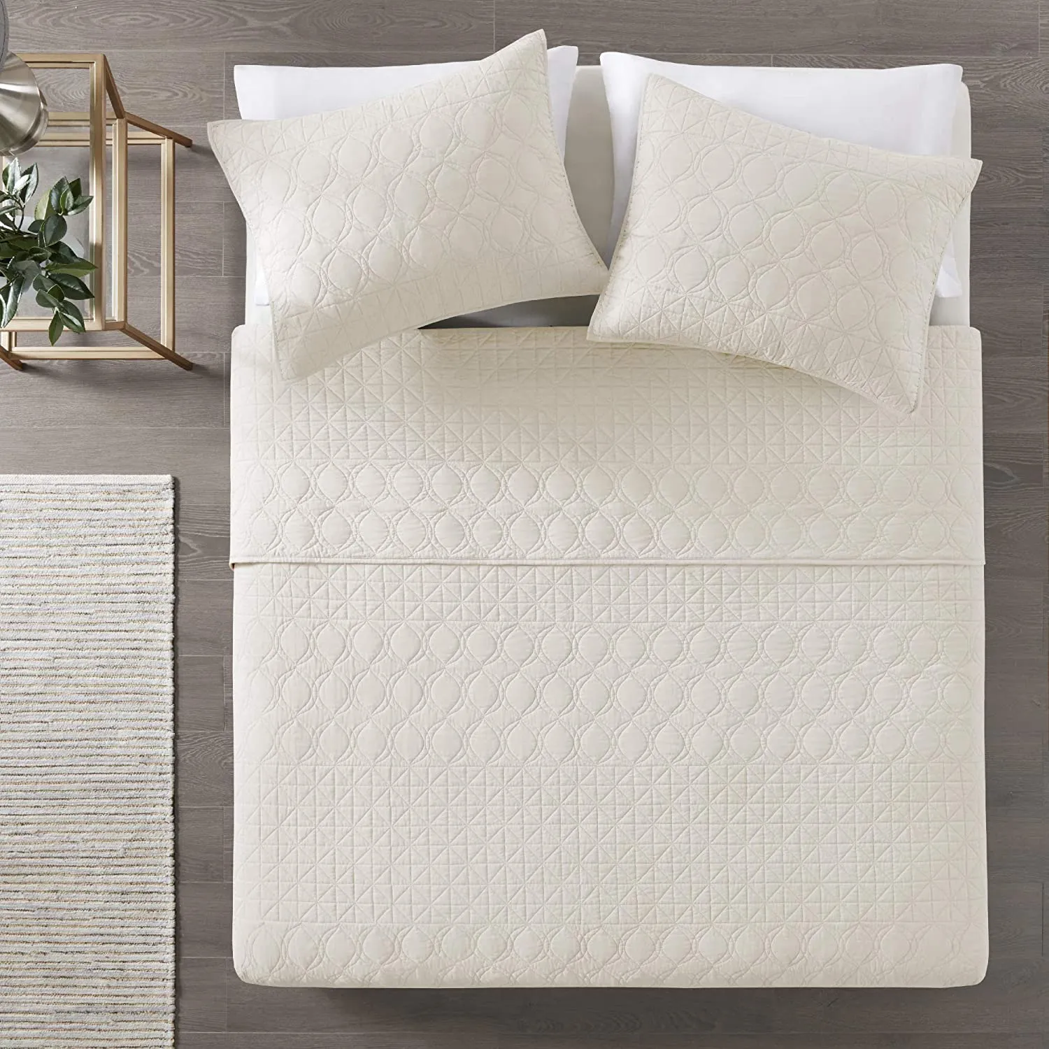 New in package! Beautiful Madison Park Quilt Set Coverlet Bedding Full/Queen Off-white! Hypoallergenic, wrinkle free!