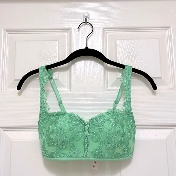 NWT Victoria’s Secret Floral Embroidery Wireless Bra and Brazilian Panty