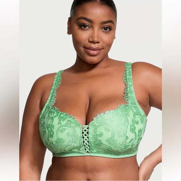 NWT Victoria’s Secret Floral Embroidery Wireless Bra and Brazilian Panty