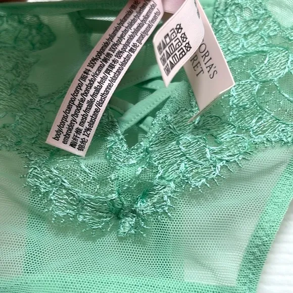 NWT Victoria’s Secret Floral Embroidery Wireless Bra and Brazilian Panty