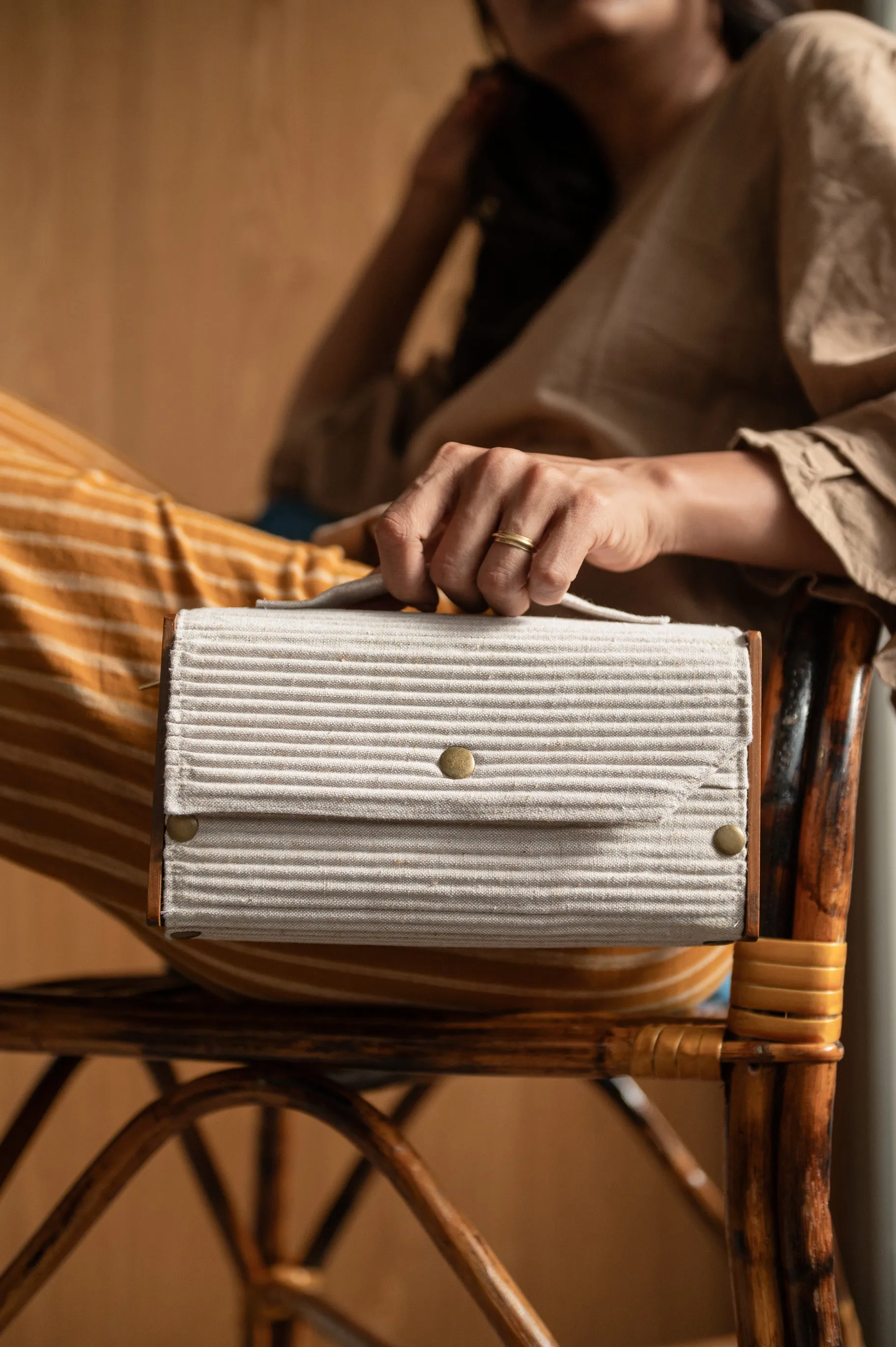 OLIVE & OAT Box Clutch - Changeable Sleeve