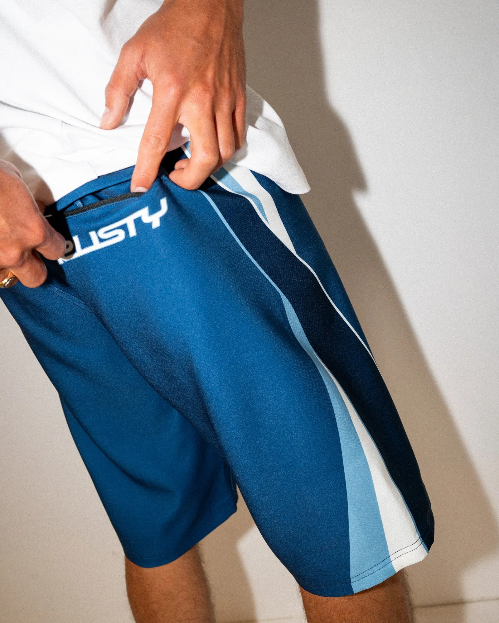 Plot Twist Contrast 22" Tie Waist Boardshort