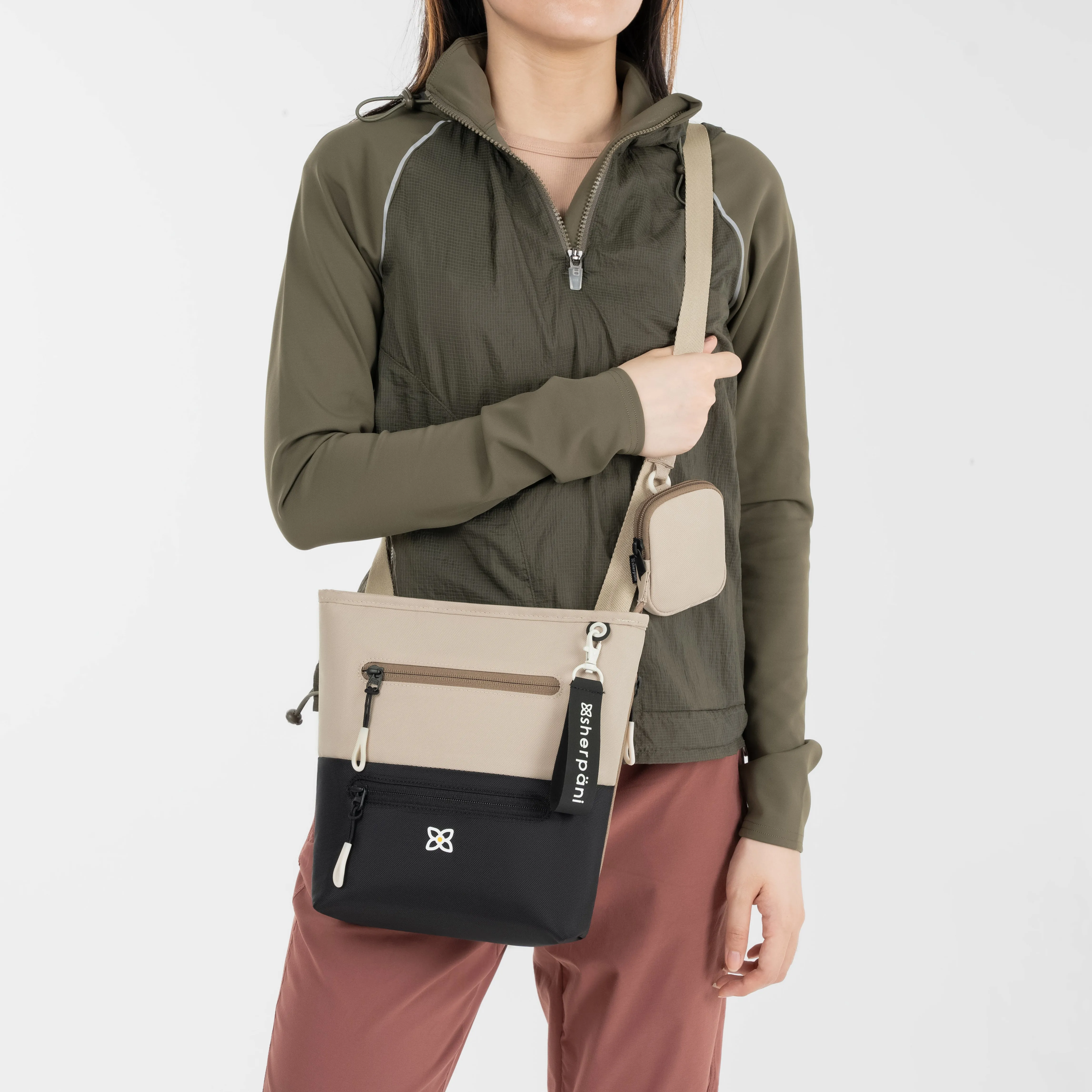 Sherpani Sadie Crossbody con leche