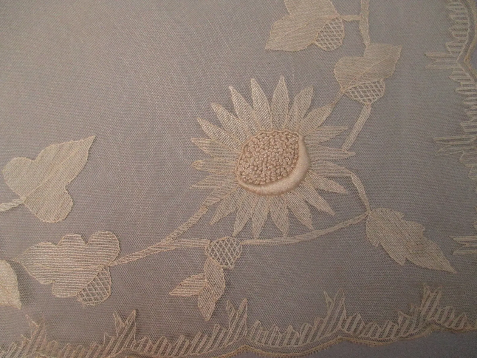 Vintage 30s Fancy Lace Runner