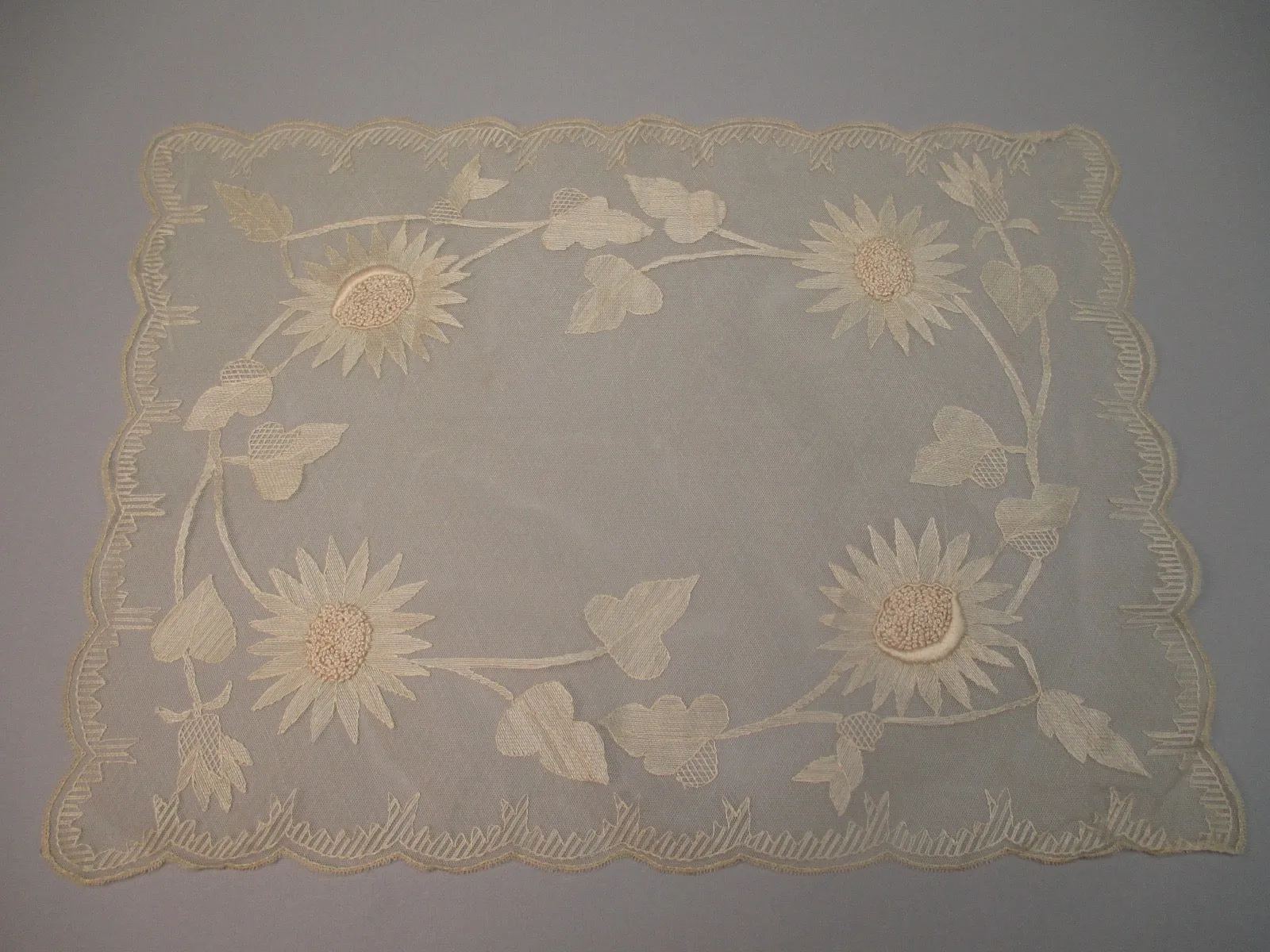 Vintage 30s Fancy Lace Runner