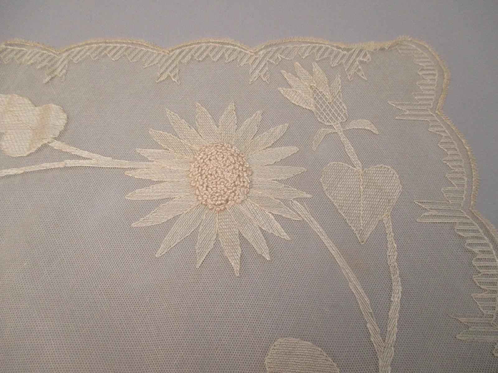 Vintage 30s Fancy Lace Runner