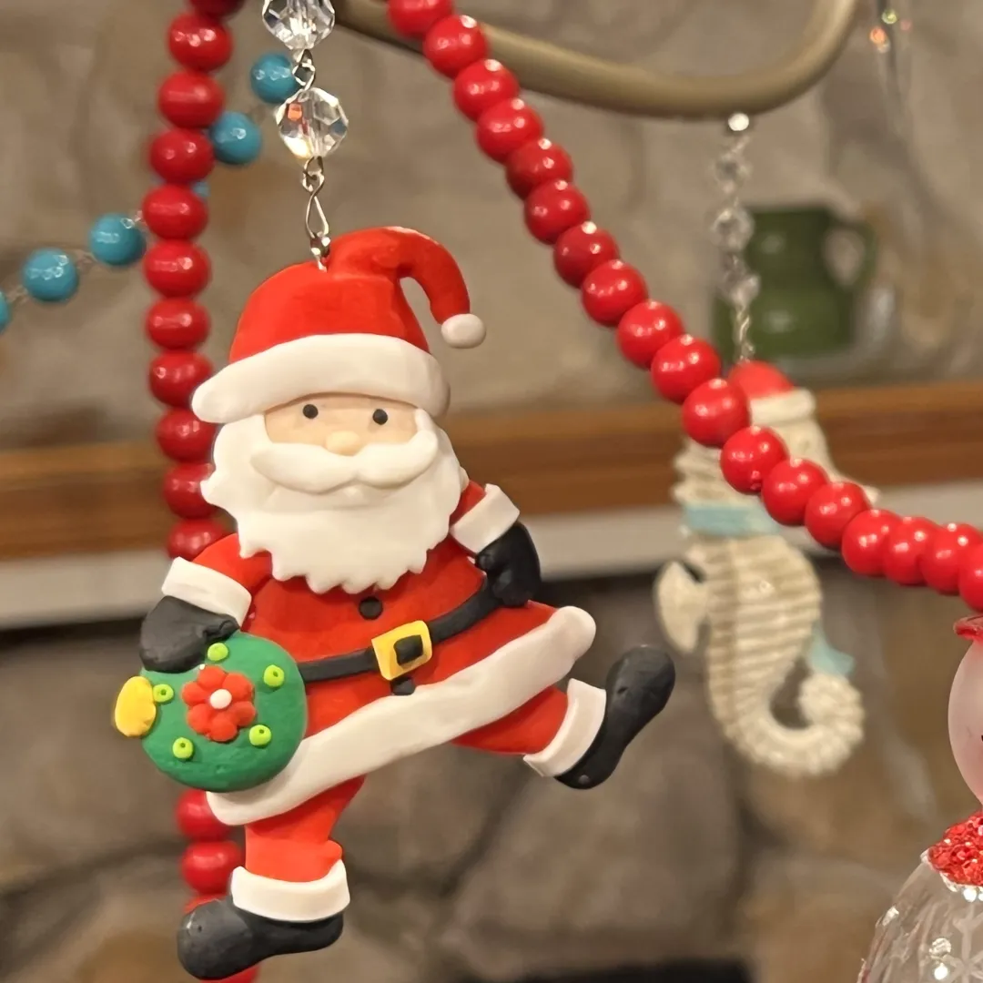 WHIMSICAL SANTA - GREEN WREATH (Set/3) MAGNETIC CHANDELIER ORNAMENT